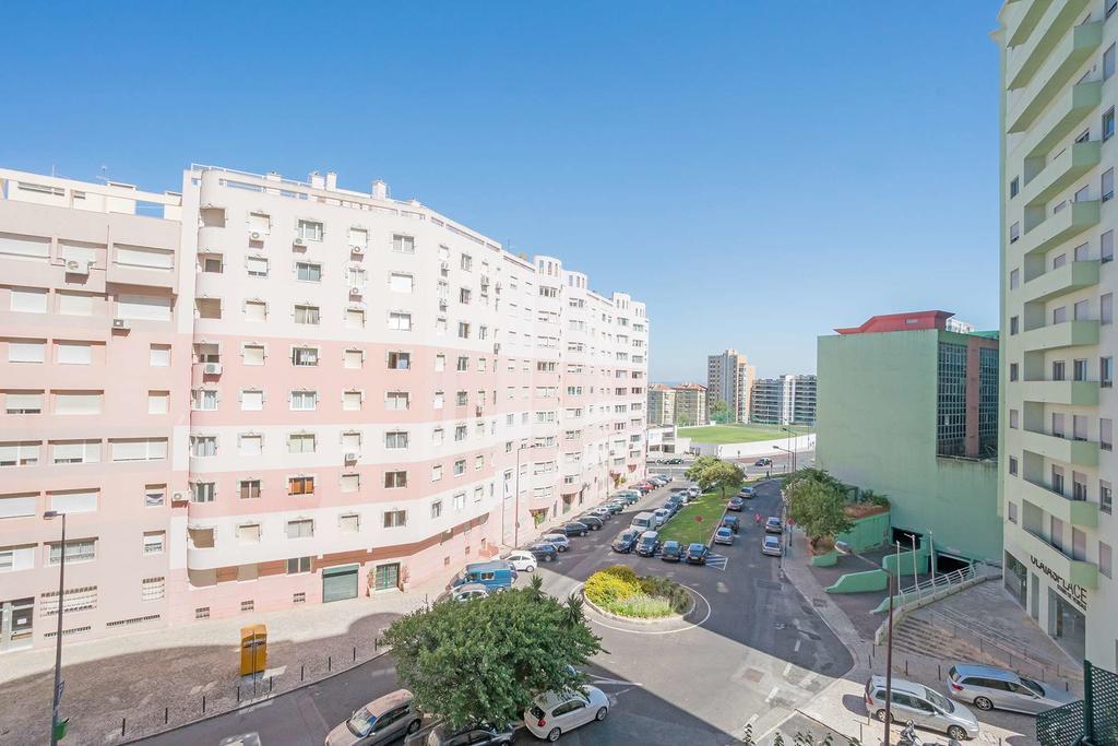 1-Minute Walk To The Metro And 2 To The Supermarket Lissabon Buitenkant foto
